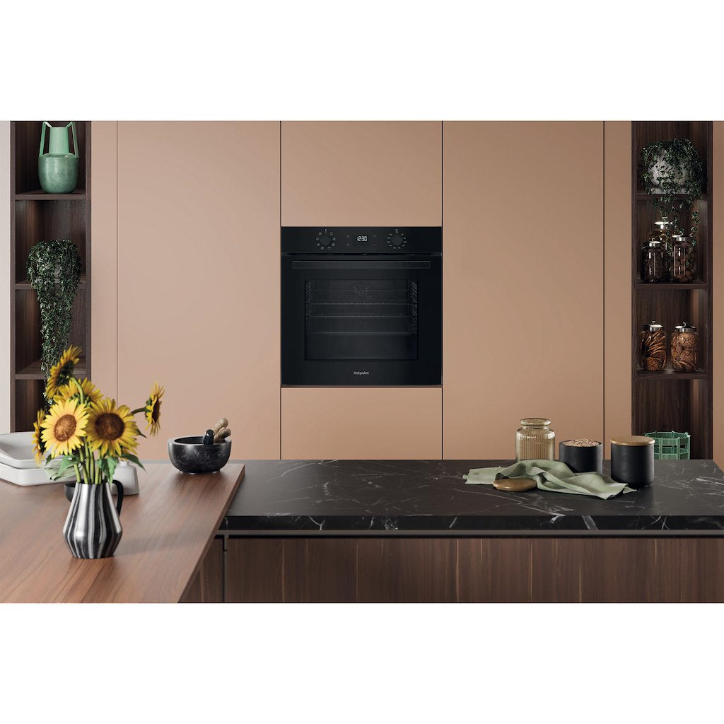 Hotpoint - HO455CBUK - Class 2 Single Fan Oven - 71L in Black