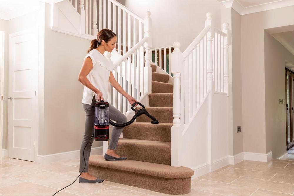 Shark NV602UKT Lift-Away Upright Vacuum Cleaner - Pet Model - Red