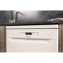 Load image into Gallery viewer, Hotpoint HFC3C26WCUK Dishwasher - White
