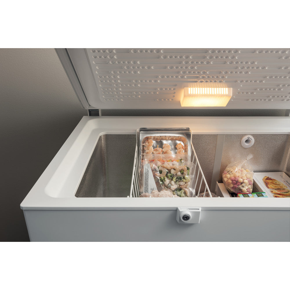 Hotpoint CS2A400HFMFA1141cm FrostAway Chest Freezer in White, 390 Litre