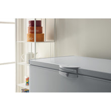 Load image into Gallery viewer, Indesit OS2A250H21 251 Litre Chest Freezer Fast Freeze 100cm Wide - White