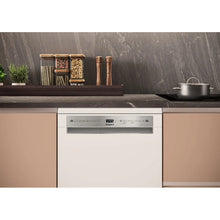 Load image into Gallery viewer, Hotpoint Maxi Space H7F HS41 UK Freestanding 15 Place Settings Dishwasher
