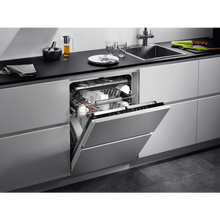 Load image into Gallery viewer, AEG FSE83837P 9000 ComfortLift 60cm Built in Full-Size Dishwasher

