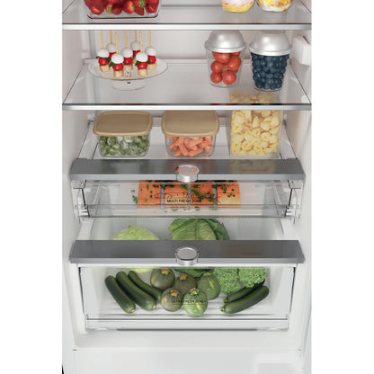 Hotpoint built in fridge freezer 70/30 - HTC20T322
