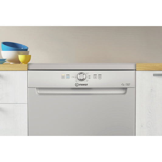 Indesit D2FHK26SUK Dishwasher: full size, silver