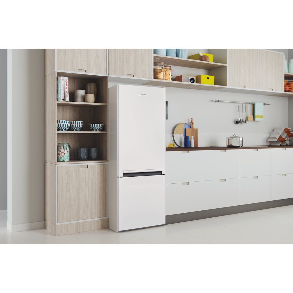 Freestanding fridge freezer - LI6 S2E W UK