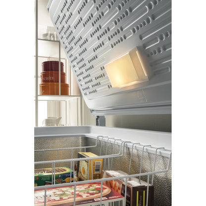 Hotpoint CS2A400HFMFA1141cm FrostAway Chest Freezer in White, 390 Litre